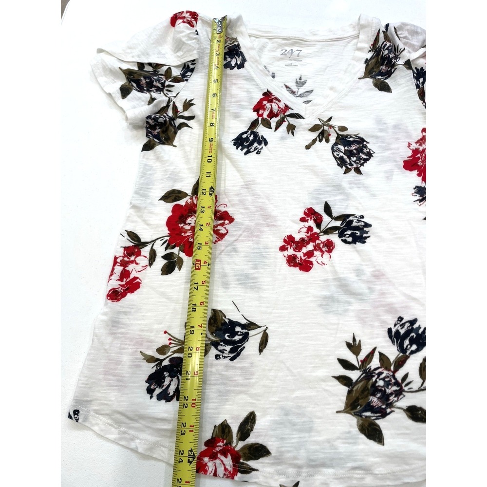 24/7 Maurices Top White Floral Roses‎ V Neck TShirt Small Modal Cotton Flowers - Picture 4 of 7